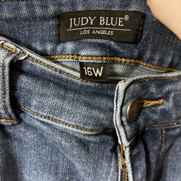 Judy Blue Women’s Distressed Jeans - Picture 6 of 8